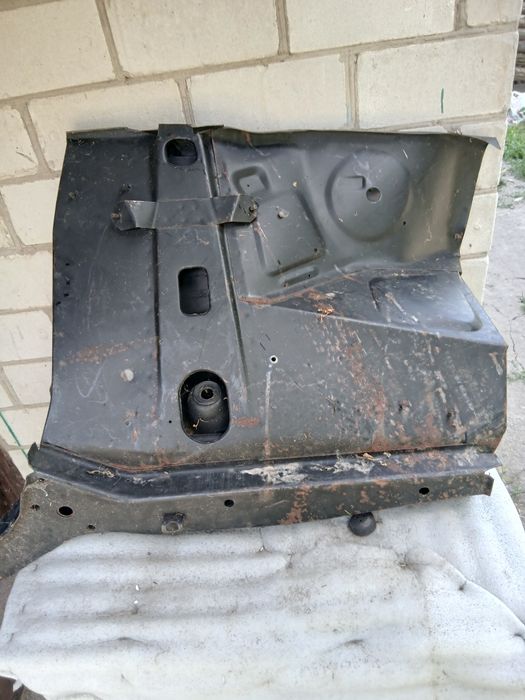 Бризговик пер. Лівий ваз 2104-07 .