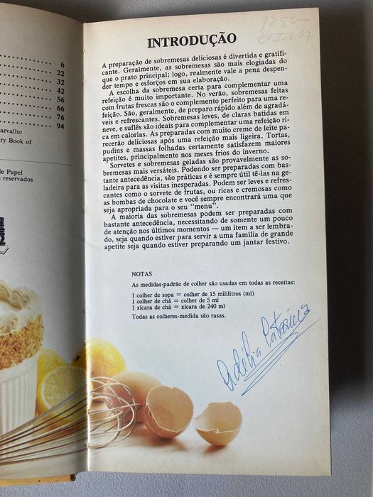 Receitas de Doces e Sobremesas, de Carole Handslip
