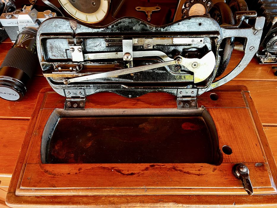Antiga maquina costura 1886