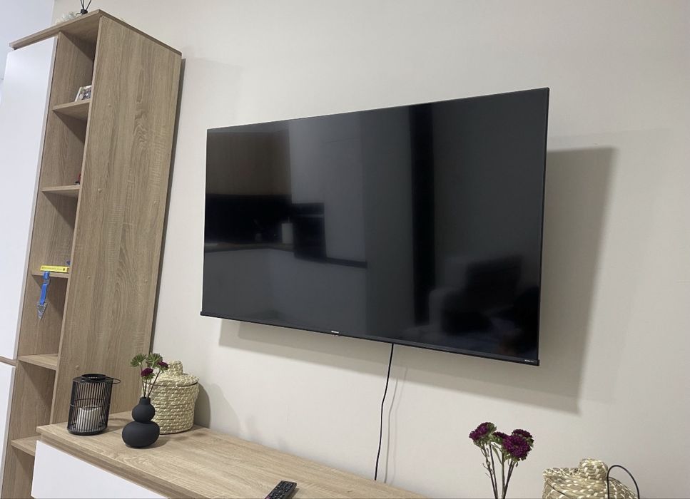 Hisense 55A6BG 55” — тріснута матриця / запчастини / пульт + коробка