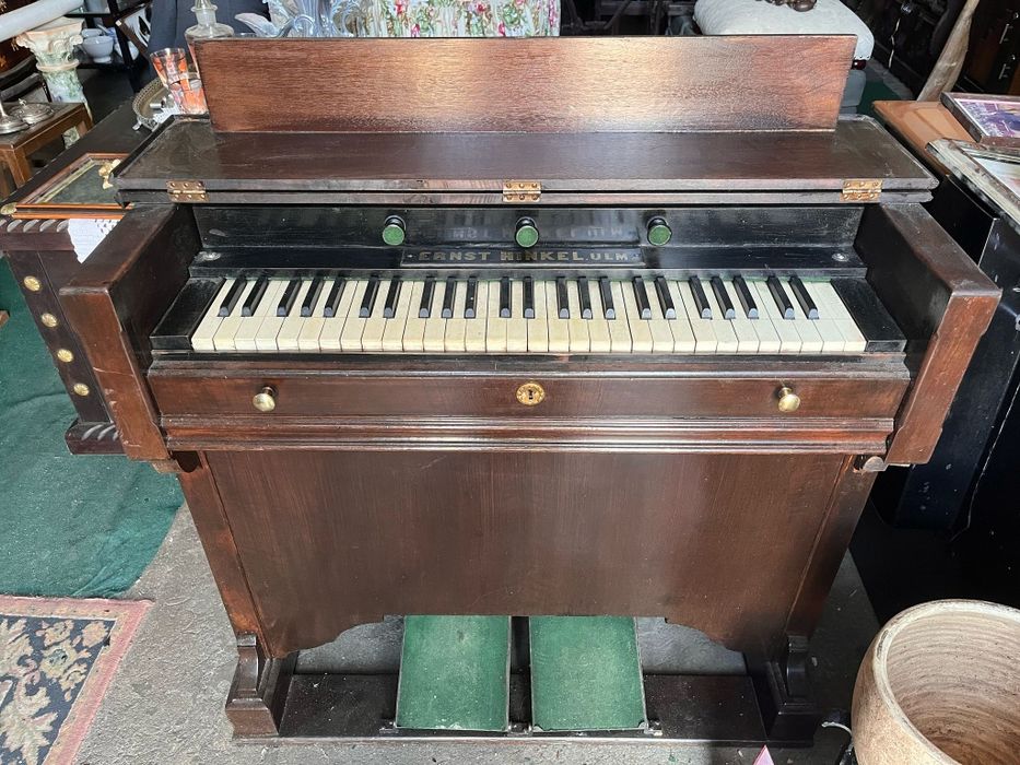 Piano vintage marca  Alemã com muito anos