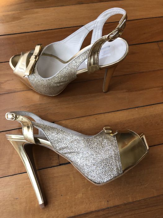 Sapatos dourados