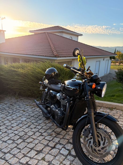 Triumph Bonneville T120 Black