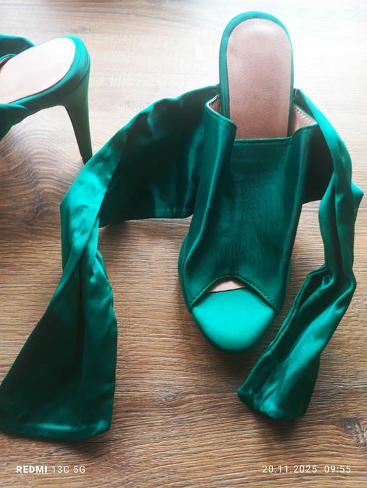 Zielone sandały szpilki z wiązaną kokardą