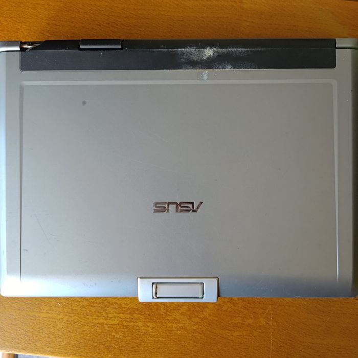 Laptop Asus F5RL uszkodzony