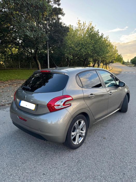 Peugoet 208, económico em ótimo estado
