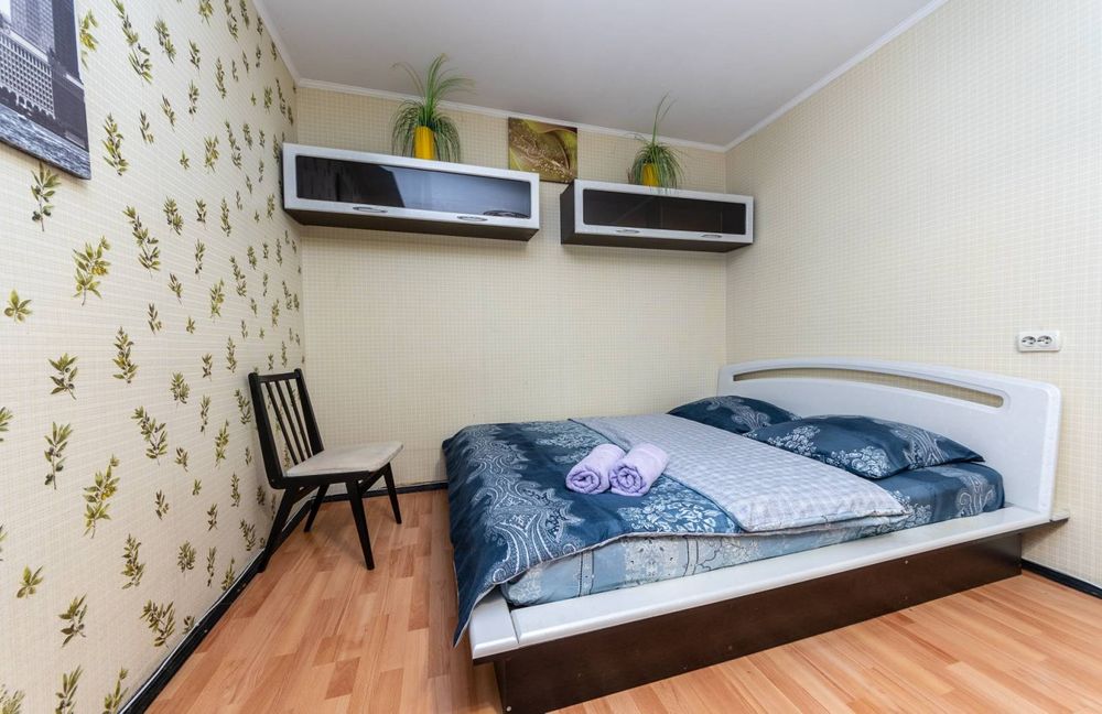 2к. Посуточно своя, метро Левобережная, МВЦ