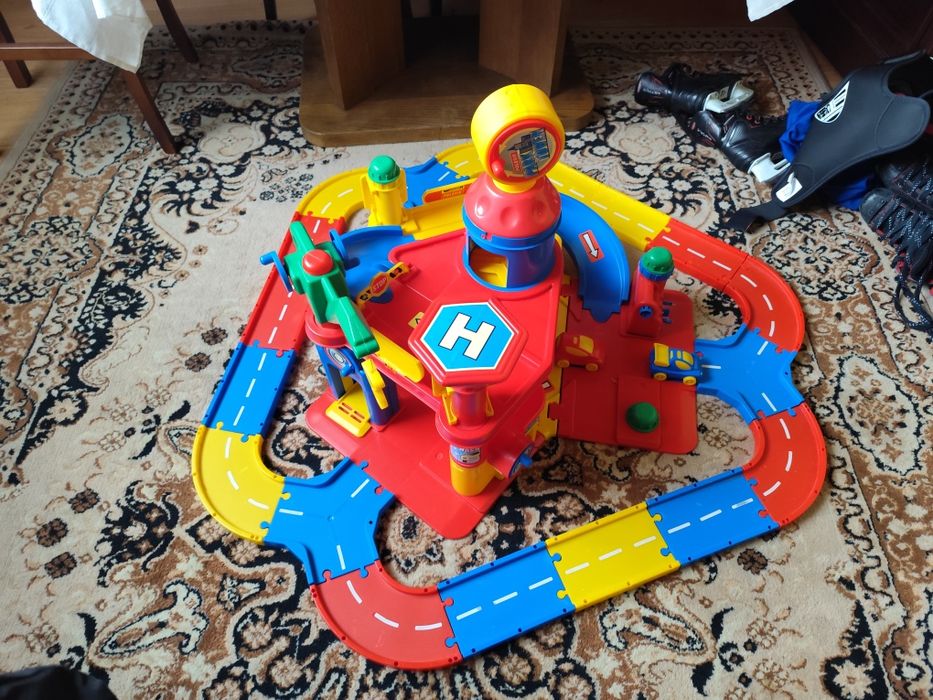 Wader garaż tor zjeżdżalnia winda autka