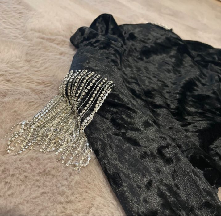Czarna sukienka midi Reserved XS