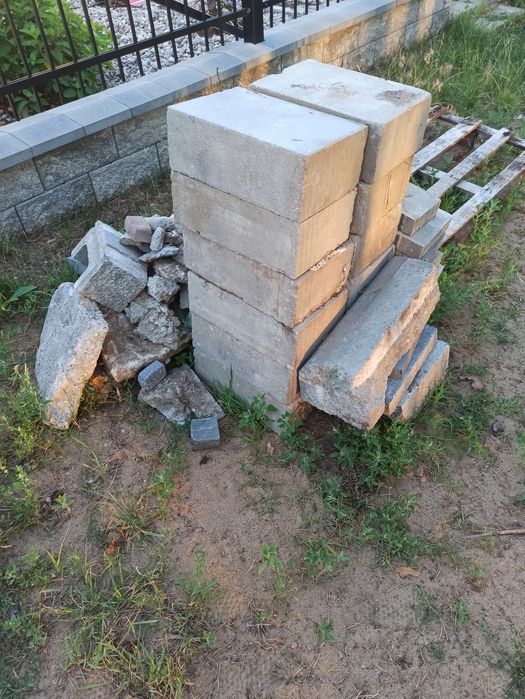 Bloczki betonowe i gruz