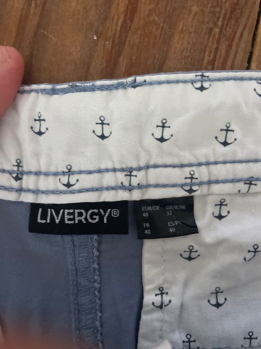 Calções azuis com o look perfeito para o verão