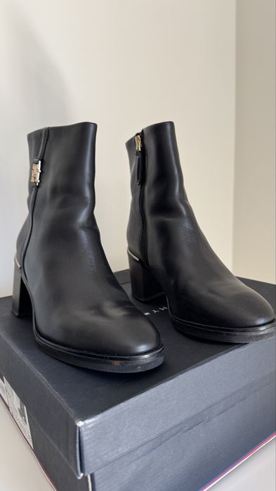 Botins em pele da Tommy, muito bons!!