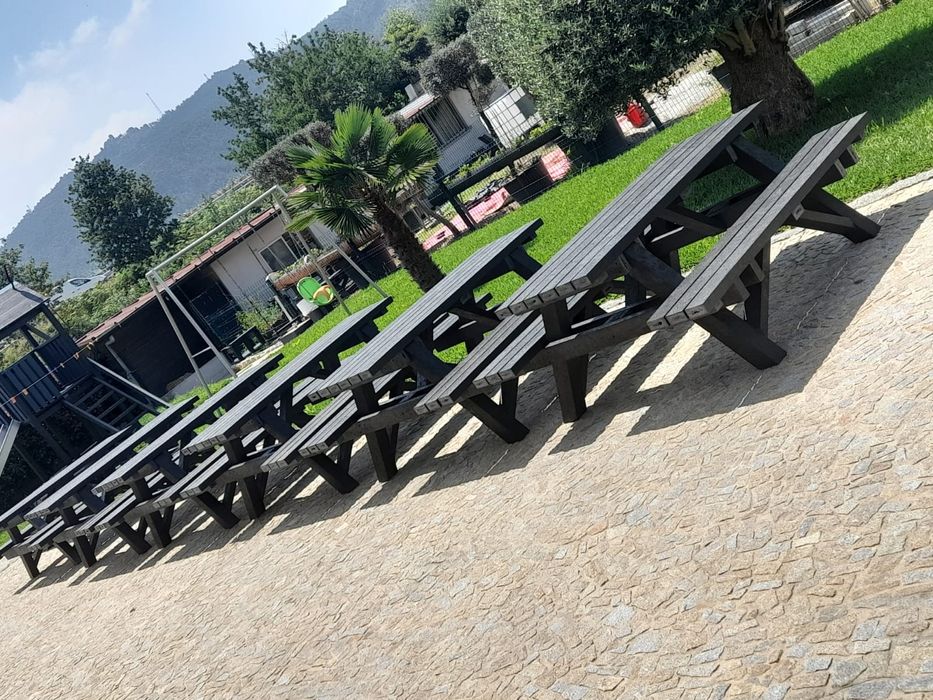 Mesas de jardim. 1.80x65;  2.40x 88 cm,  Com dois ou 4 bancos. Para So