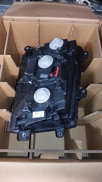 Farol Frente Direito Ford Truck 2024 F-MAX camião