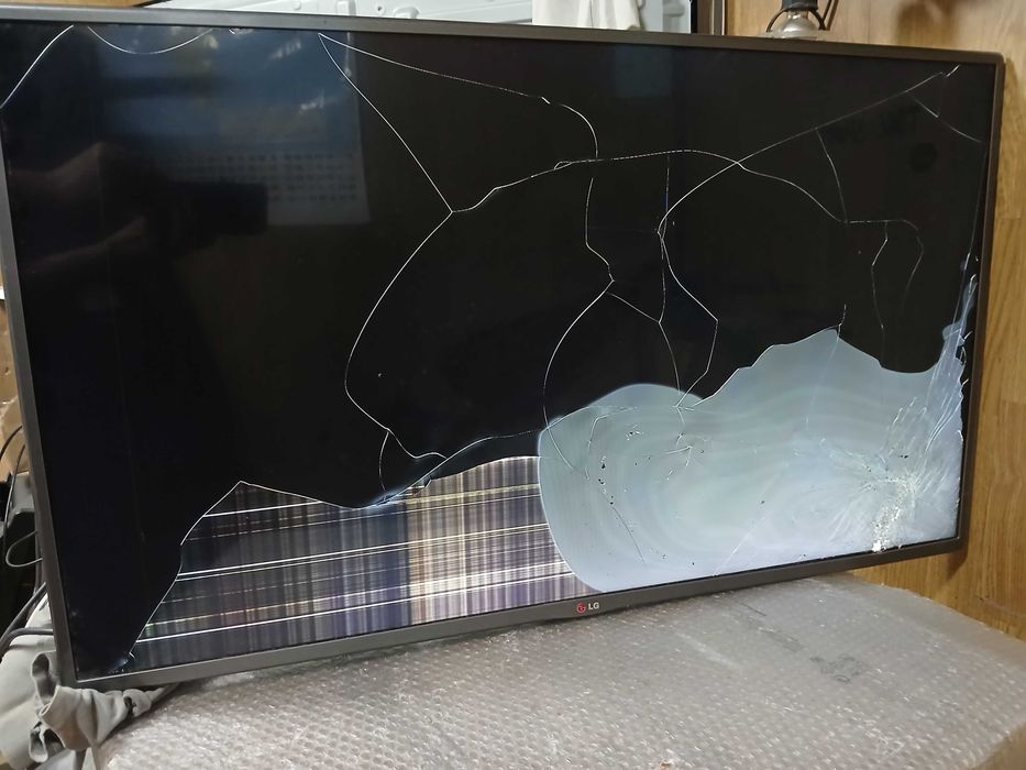 PEÇAS - TV LED 42" - LG 42LB5610 - com Ecrã Partido!!!