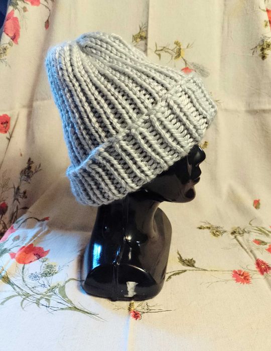 Szara czapka hand made