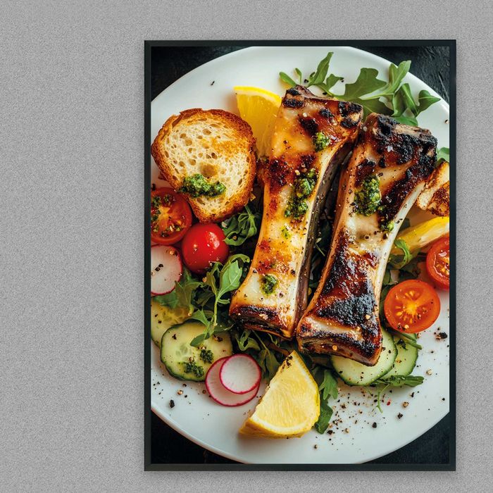 plakat reklamowy smażone mięso w warzywach do baru i restauracji