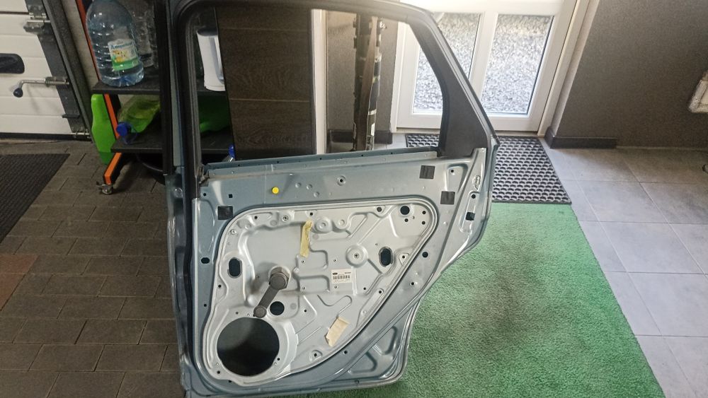 Двері фокус 2 хетчбек 2008 р.в колір Авалон