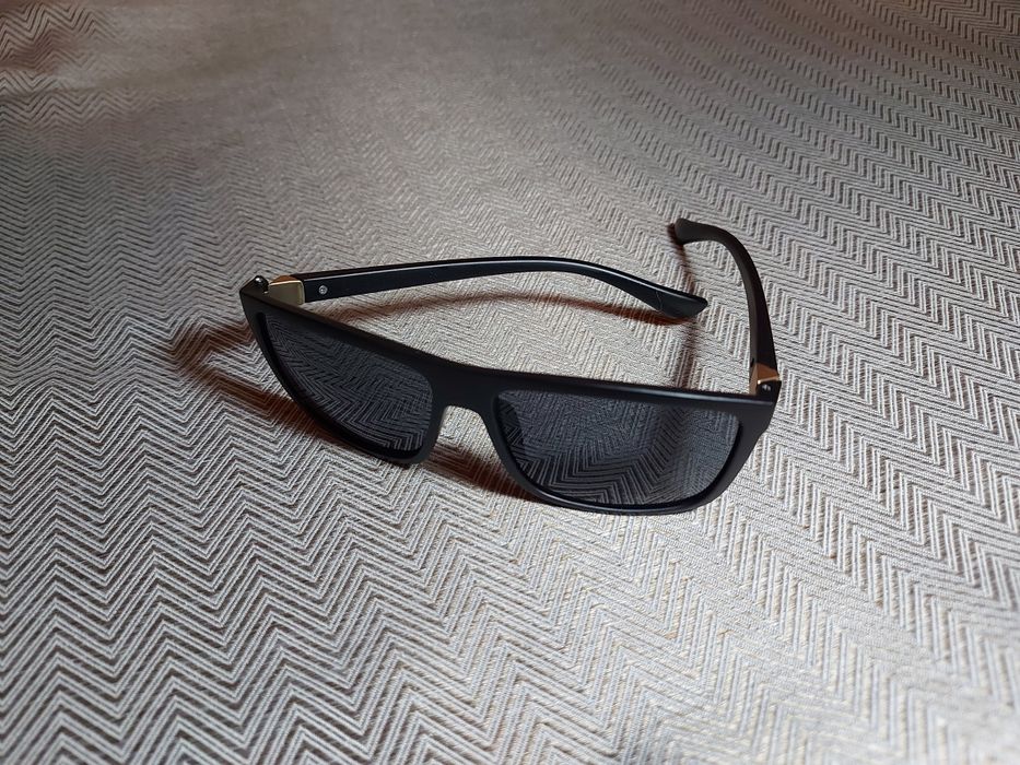 Óculos de sol pretos