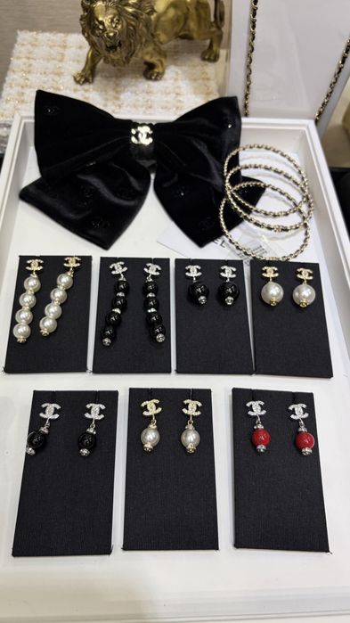 CHANEL® Luksusowe perły CC® kolczyki ekskluzywna biżuteria