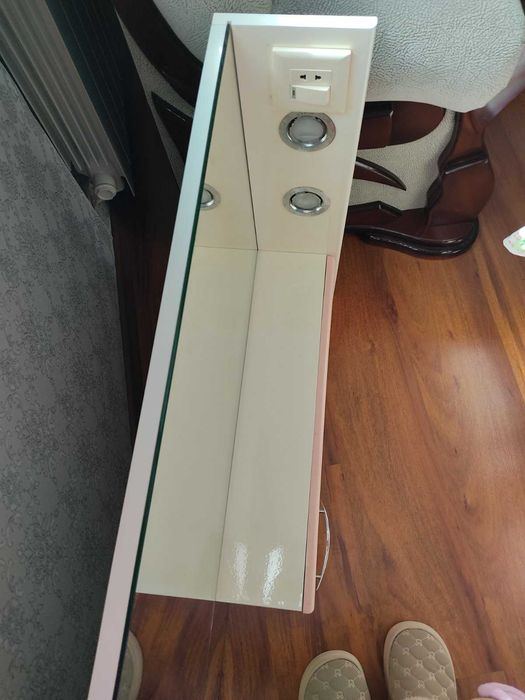 Дзеркальна шафа для ванної кімнати