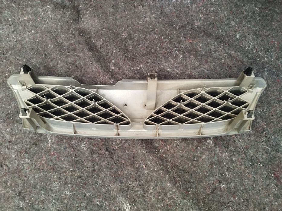 Grelha frontal Nissan Almera N15