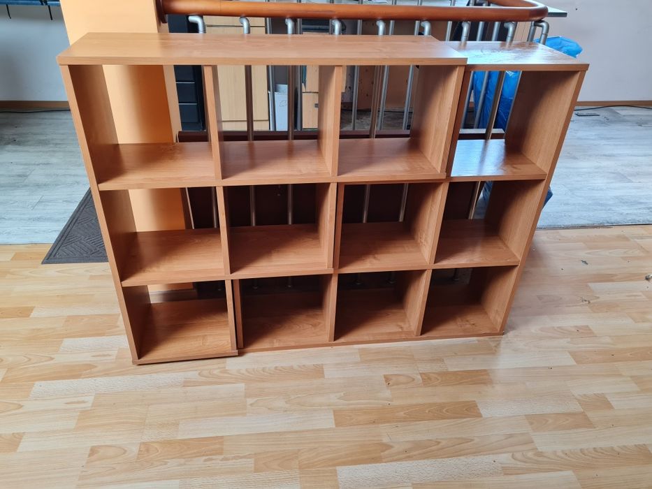 2 Półki na książki i zabawki