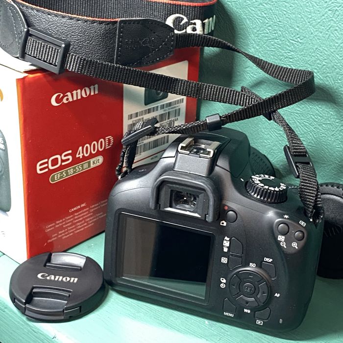 Продаю Canon 4000D з обʼєктивом  18-55 DC III