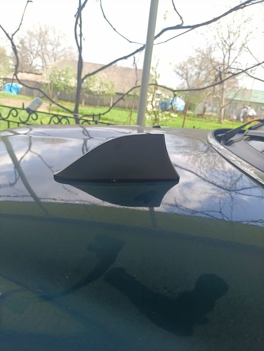 Антена-плавник для автомобіля