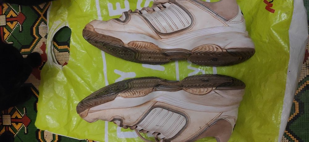 Оригінальні кросівки Adidas для гри у великий теніс