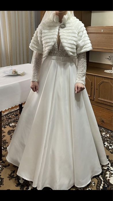 Продається весільна сукня.