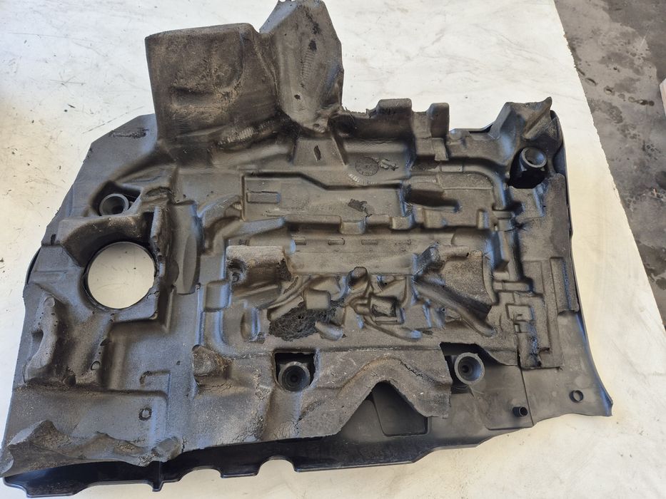 Opel insignia a 2,0 cdti pokrywa na silnik