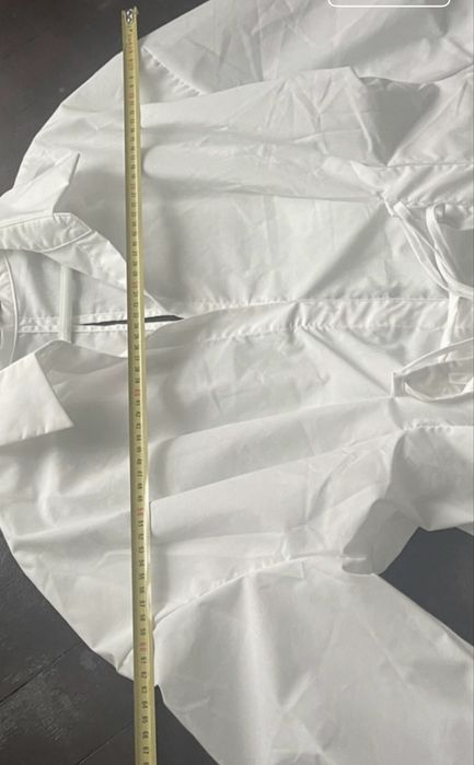 Koszula długa z bufiastymi rękawami.Nowa nie używana .