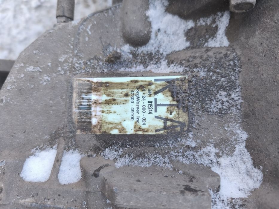 Продам коробку передач раздатку на kia sorento 1  2.5 дизель