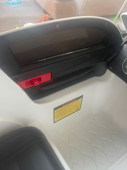 Carro electrico Mercedes AMG com carregador para criança