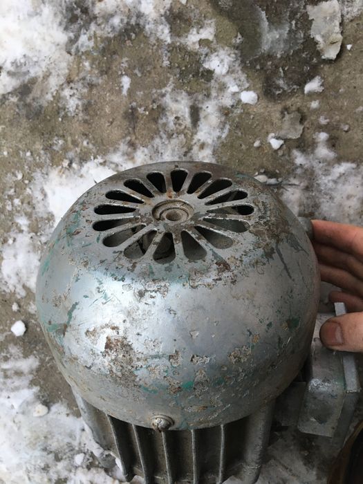 Продам електродвигун