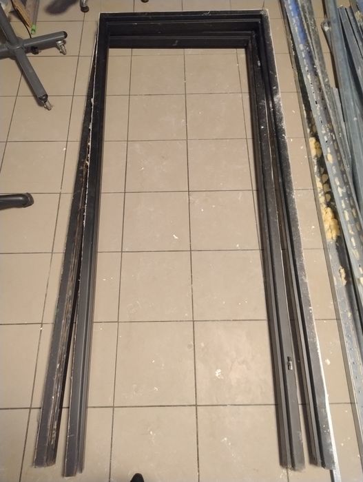 Ościeżnice metalowe