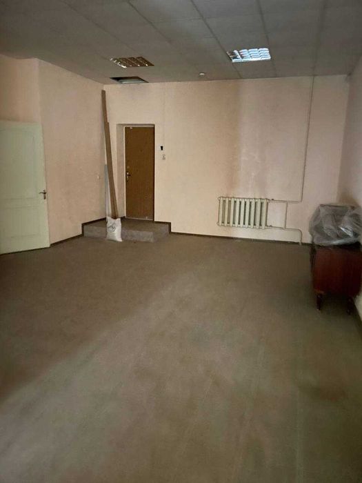 Продається приміщення магазину разом з 3-к квартирою, район Сєдова.