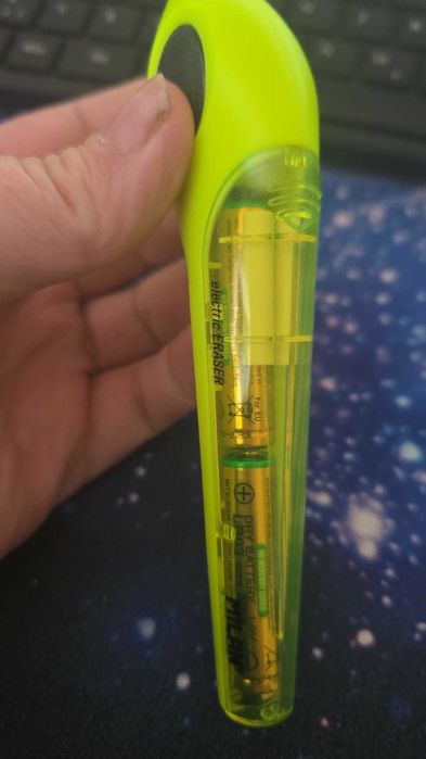 Apagador elétrico MILAN amarelo + pilhas + borrachas de substituição