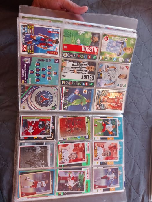 Karty piłkarskie 555 sztuk