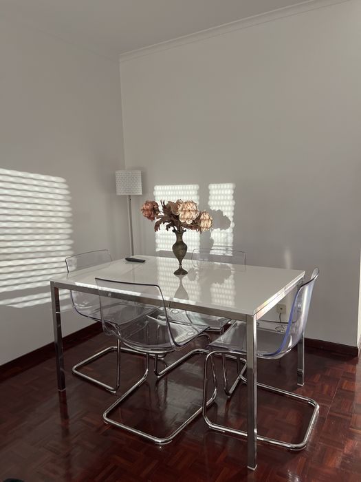 Mesa Ikea c/ cadeiras