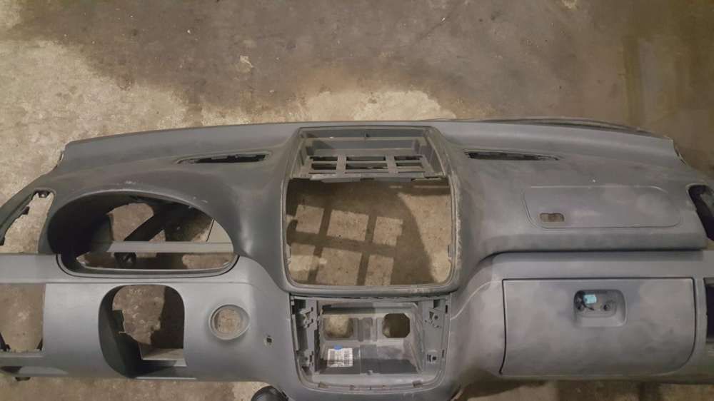 Продам панельку мерседес бенс і обшивки на дверки