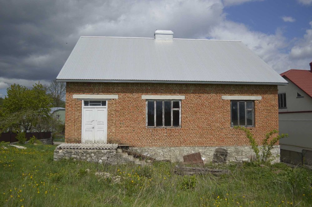 Продаж будинку 35км від Тернополя з гаражем, садом і ділянкою на 25стк