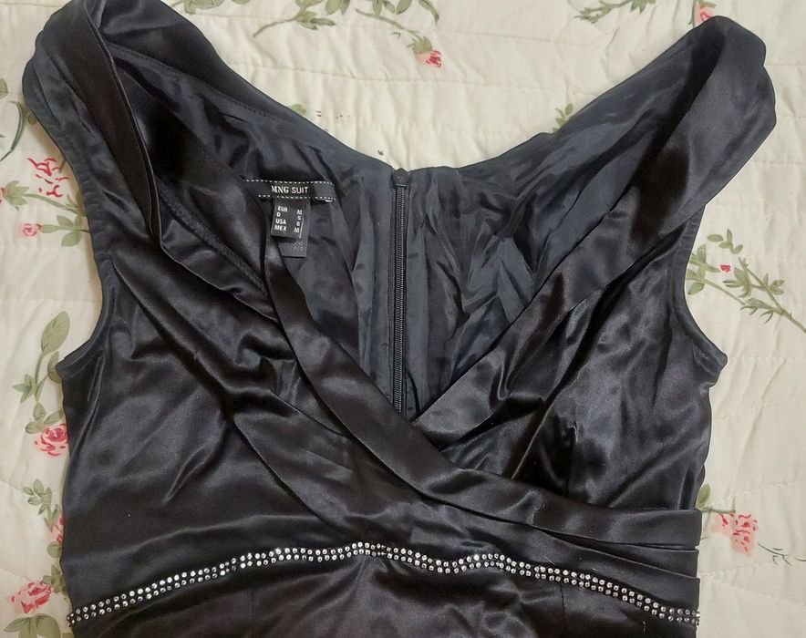 Vestido em cetim Mango