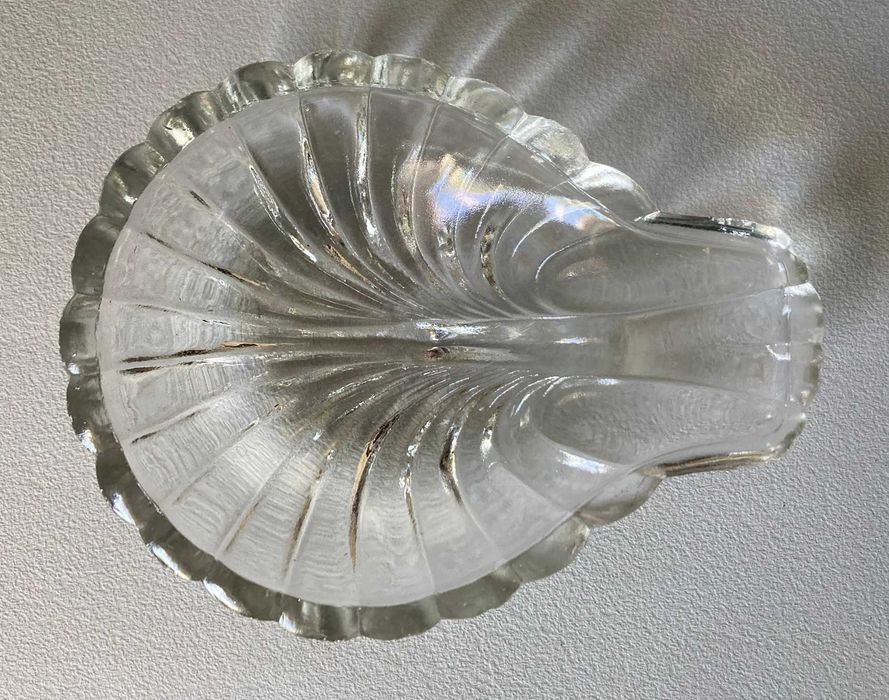 Pequena Taça de Cristal Formato de Concha (~12.5cm comprimento)