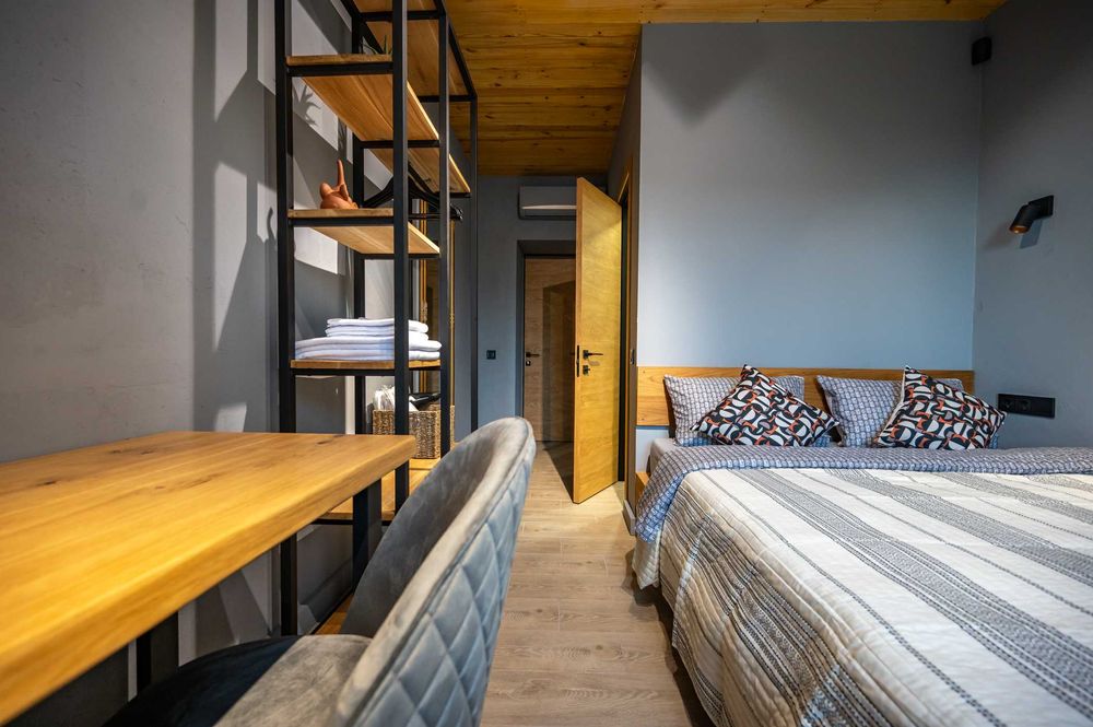 Вілла з лазнею,банкетним залом на 10спалень  для відпочинку /3012