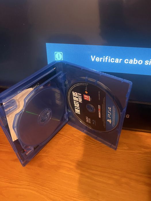 PlayStation 4 Slim 500GB + 2 Comandos + 4 Jogos + Guitarra Guitar Hero – Excelente Lote  Vendo