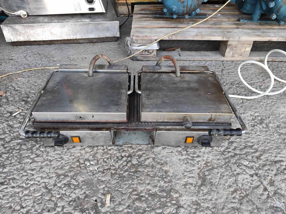 Гриль прижимной контактный. Жарочная поверхность