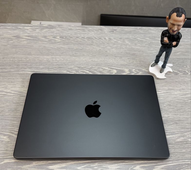 MacBook Pro 14  M4 / RAM 16 / SSD 512 GB / GPU 10 / CPU 10 / Space Black / 2024 / MDM