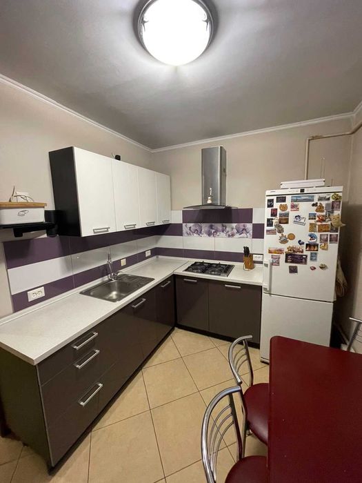 Продается двухуровневая 3-комнатная квартира в центре города.